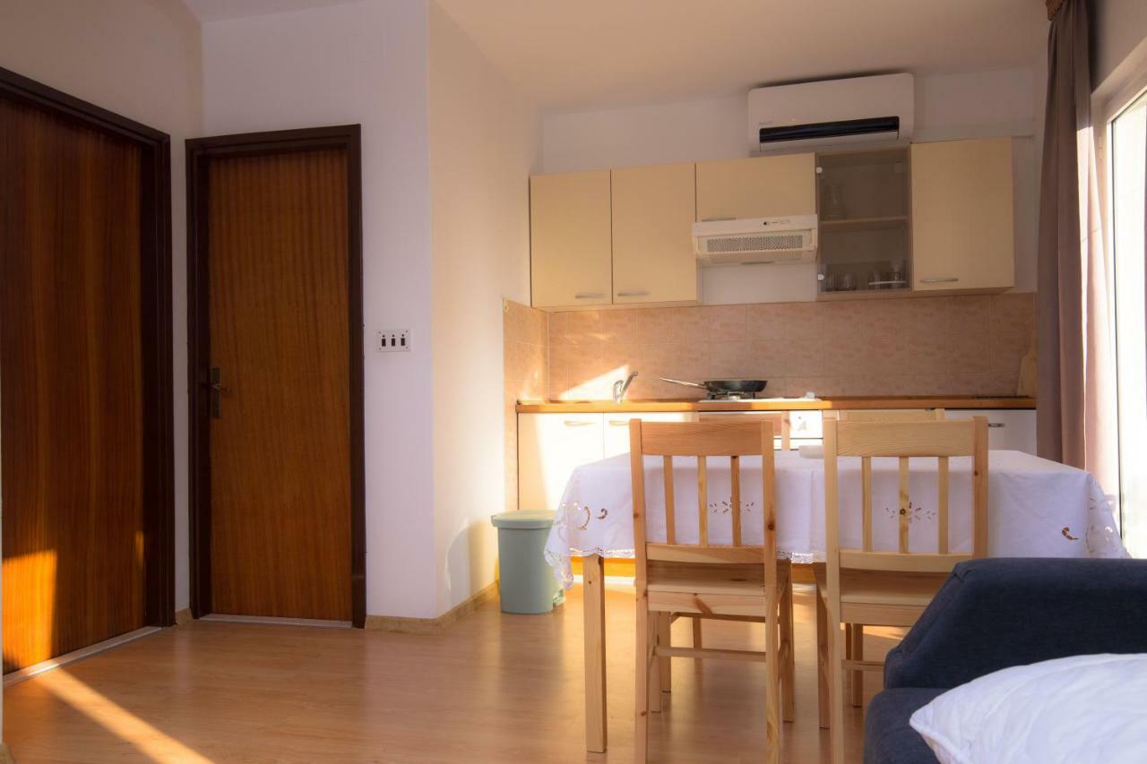 Dagulo Apartment Primosten Exterior photo
